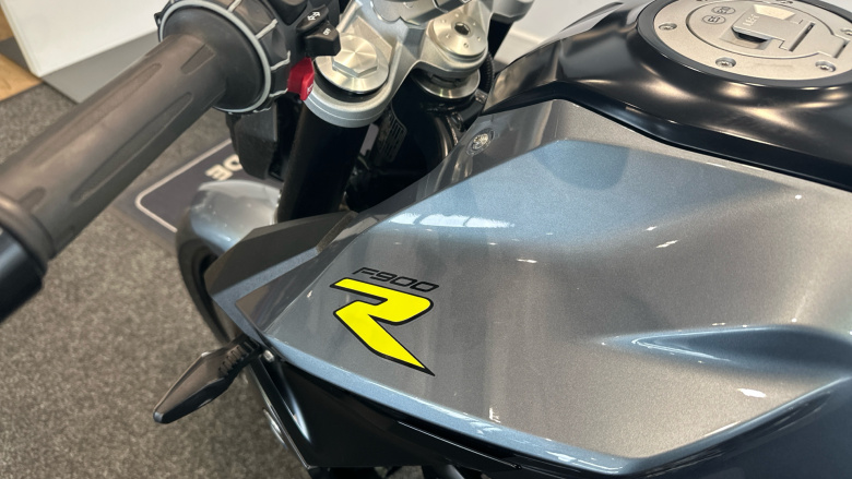 BMW F900 R